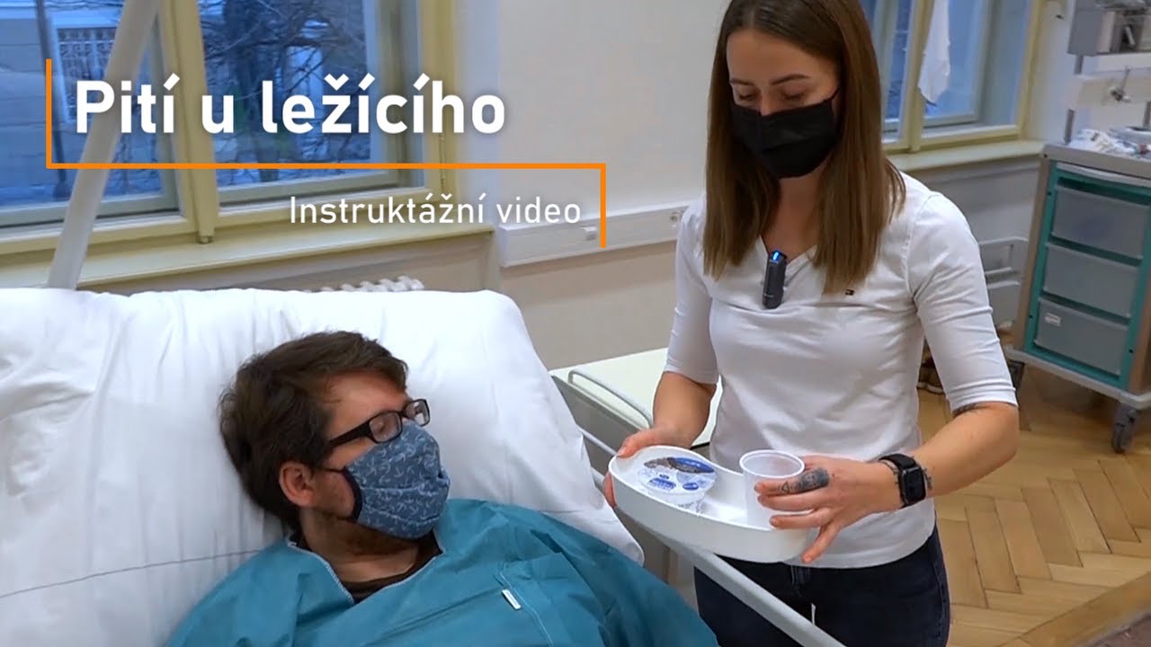 Jídlo a pití u ležícího pacienta - instruktáž [07]