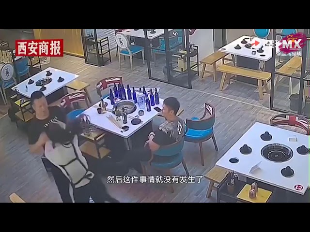 A Chinese waitress badly beat two guys after they molested her 👩‍🏭🇨🇳