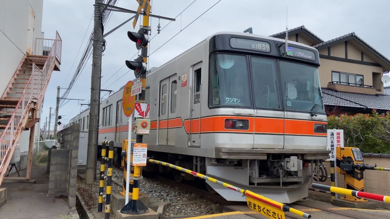 北陸鉄道 浅野川線「新型車両03系 」踏切 Train & Railroad Crossing - YouTube
