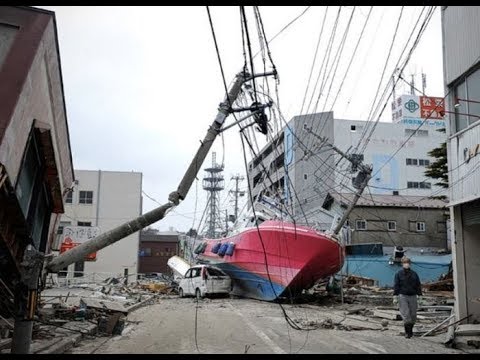 Кораблі викинуті на берег після цунамі
