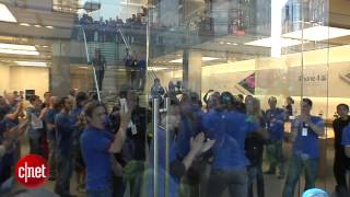 CNET News - iPhone 5 goes on sale in San Francisco