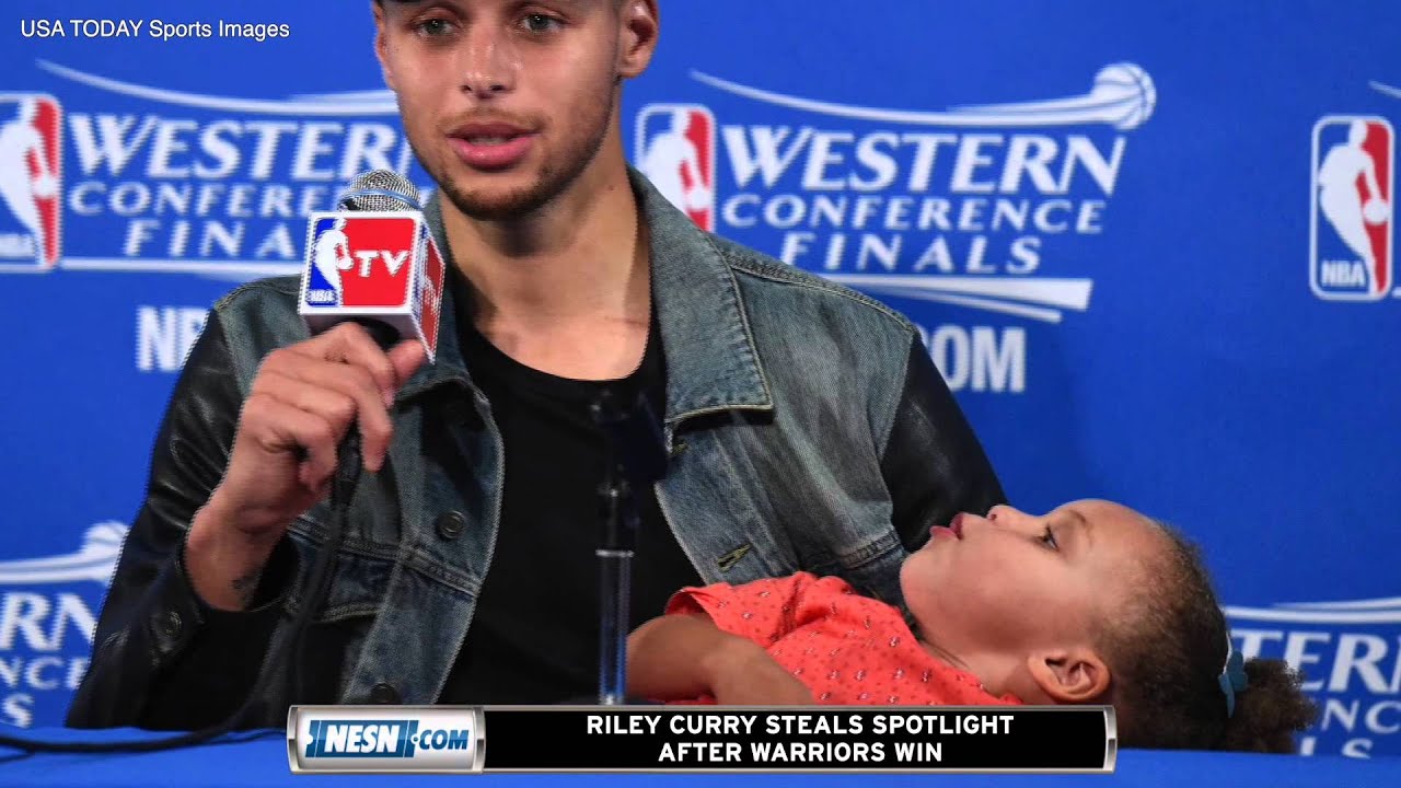 Riley Curry daps up daddy Steph before Game 1 of the NBA Finals