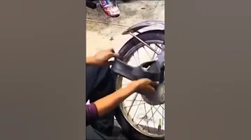 طريقة عبقرية لتركيب الشمبرير بلا ما تفك العجلة دراجة نارية إصلاح الدراجة نصيحة ميكانيكية 
