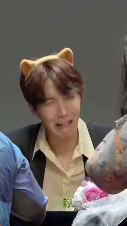 ARMY seem to be out of words 🤣🤣 #bts #jhope #fansigns #funny #moment