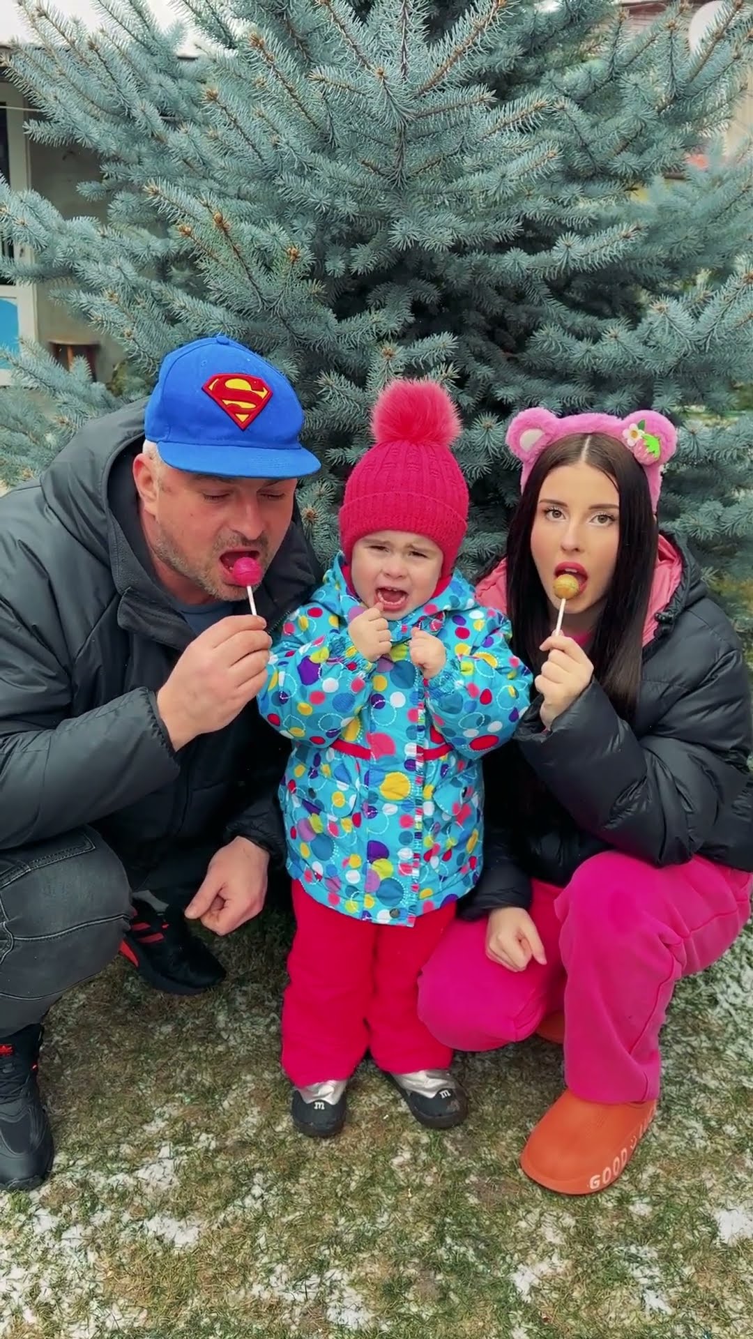 Sharing lollipop is caring for baby ??????❤️?