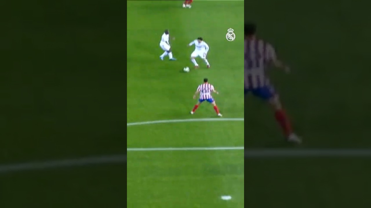 🎯 That #Kaka precision 🆚 Atlético de Madrid #RealMadrid #AtletiRealMadrid