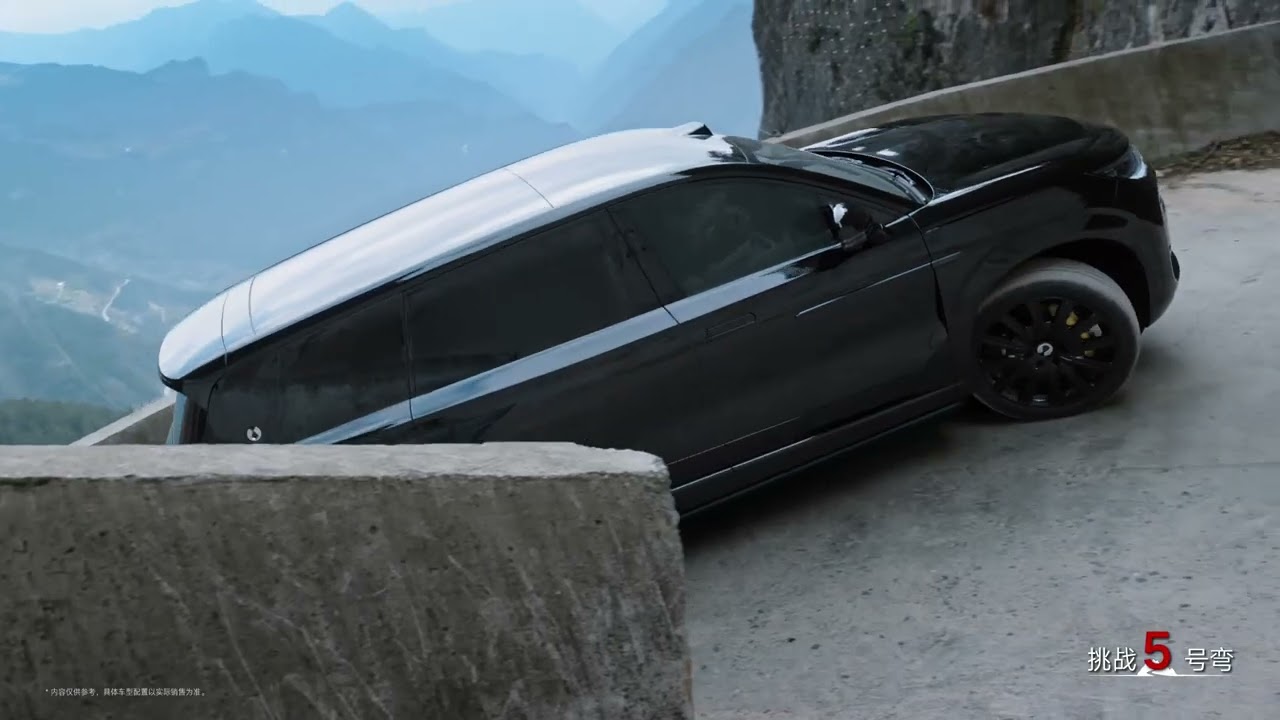 All-new Denza N9 - turn test on Lingpaishi Road in Chongqing