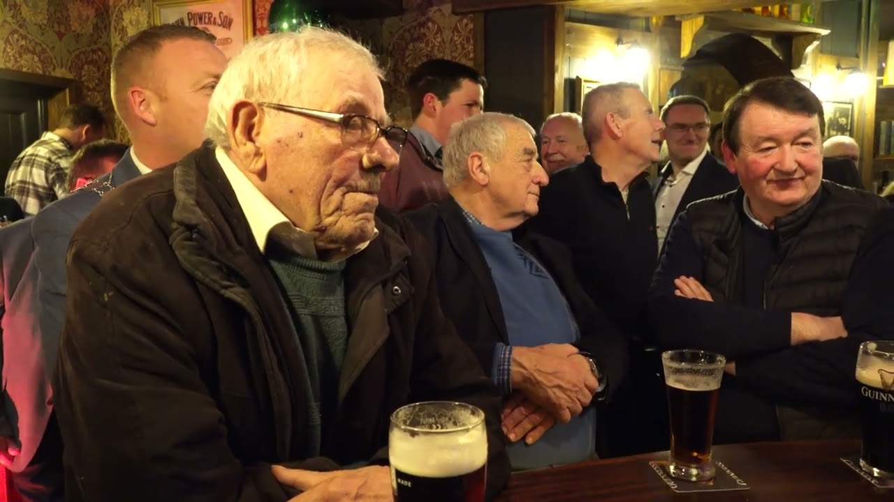 Член совета Шеймус Макдональд отмечает 40 лет государственной службы.