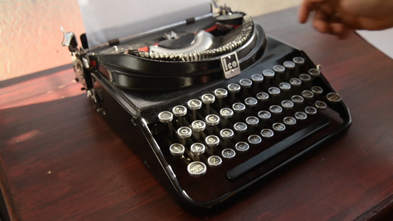 Quick cleaning of the mechanism to unlock the typewriter 