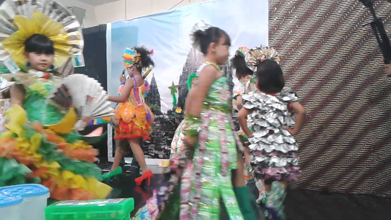 fashion Show Baju  daur  Ulang  YouTube