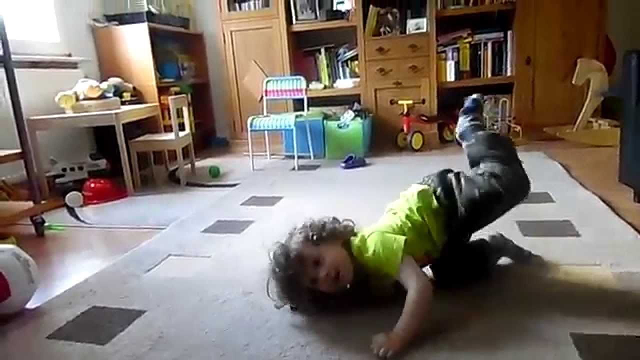 Theo ist fit - Anthony dancing