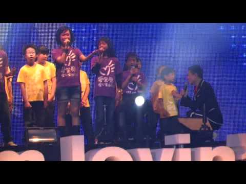 沒有翅膀的天使︱劉德華Andy Lau + 吳筠怡 Kristy Ng + 歷年得獎者 @ 麥當勞及商台主辦 小童聲愛唱大世界 2011