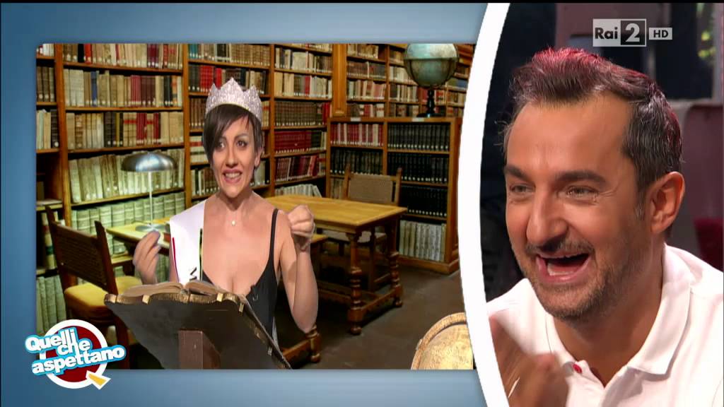 Collegamento con la nuova Miss Italia Alice Sabatini (Lucia Ocone) - Quelli che il calcio 27/09/2015