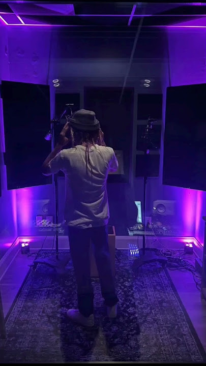 @IAmBurr Making a Reggae record? Wow! To ARTistic! #reggae #hiphop #artist #904 #rap