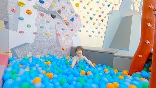 仲良し兄弟！室内遊具で遊んだよ♪Kids Play Slider & Colorful Pool of Ball | Fun Indoor Playground with ABC Song!