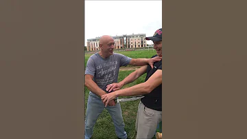 Руки vs ножа. Вадим Старов Защита. Приставили к пузу боевой нож Убегать некуда Полиция что делать?