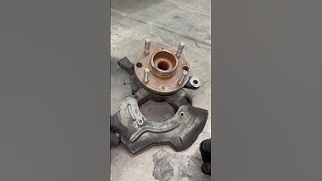 How To Replace A Wheel Bearing In 60 Seconds #mechanic #diy #garage