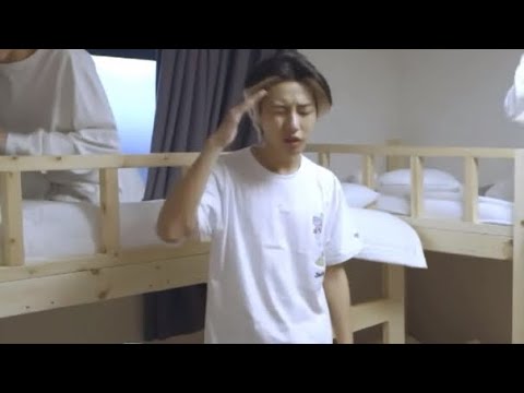 눈도 못 뜨고 경례치는 황인준이 귀여울 뿐