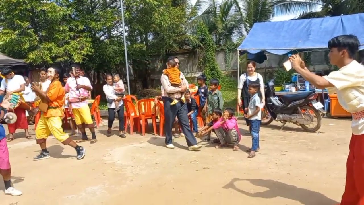 Really happy Kathina Festival at Bakan Pagoda