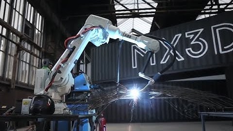 Robots Build Bridge with 3D printer