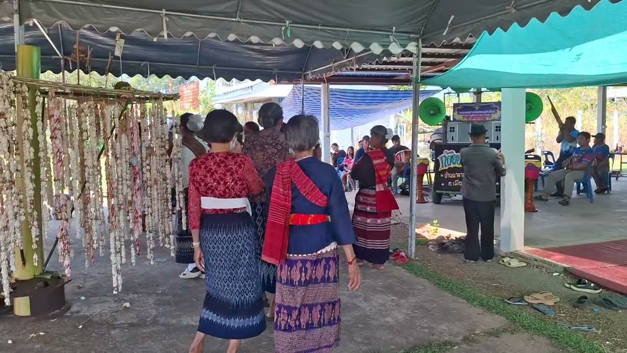 ผีหมอบ้านหนองไผ่ ต.ดงมะไฟ อ.เมือง จ.สกลนคร บรรเลงโดยวงก้อยขมอุดมศิลป์