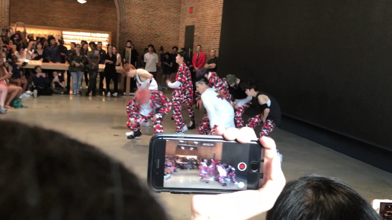 NCT 127 - 🍒💣 CHERRY BOMB 💣🍒 @ APPLE STORE IN WILLIAMSBURG NY | 170625 (FANCHANTS ARE CRAZY)