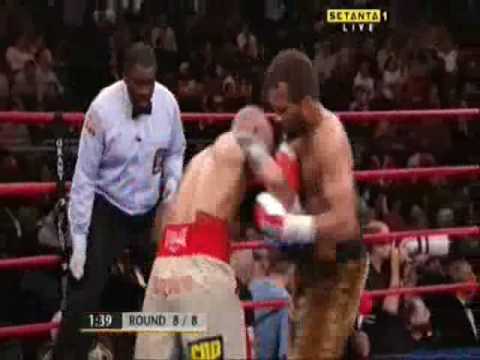 Emanuel Augusts vs "El Gato" Francisco Figueroa 3/3