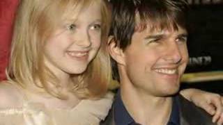 Dakota Fanning \& Tom Cruise