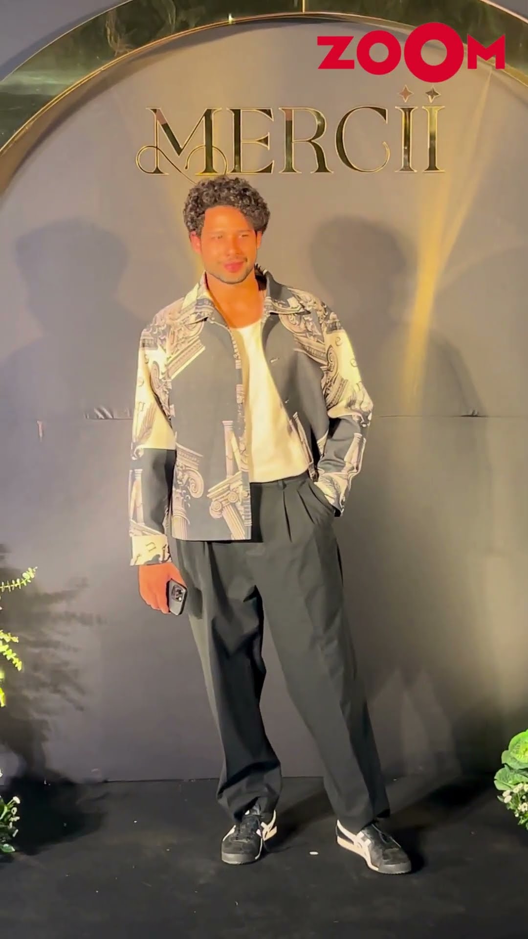 Siddhant Chaturvedi's HANDSOME smile as he poses for paps at Nirvaan Khan's Birthday party #shorts