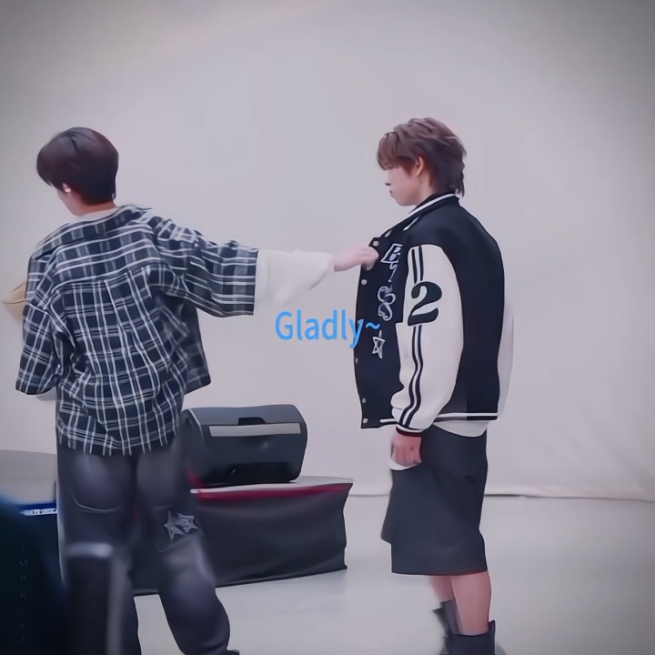 Just Qin showing his Power bottom poweress 😆 #duangqin #duangwithyou #teeteepor #porteetee