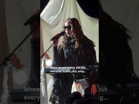 Allie X - Happiness Is Gonna Get You (Visualizer)