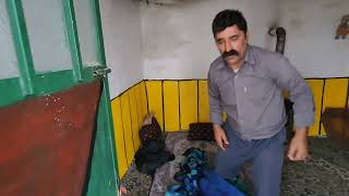 The professor returns from detention. The professor's discomfort causes Leila to be thrown out. 