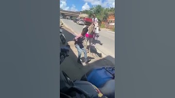 Thumbnail of menino pula do cavalo e dança piseiro
