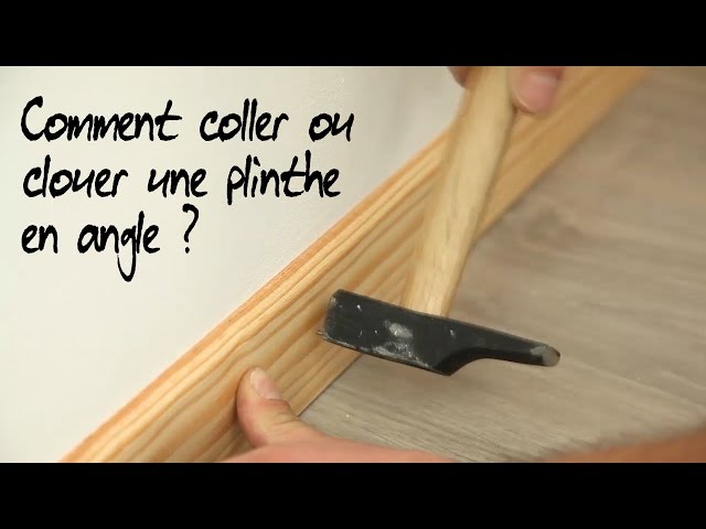 Coller ou clouer une plinthe en angle 