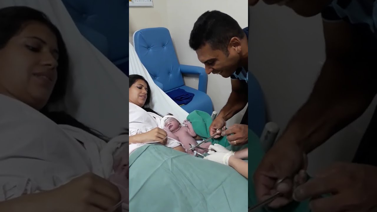 Cortando o cordão umbilical do Davi ❤ Parto natural