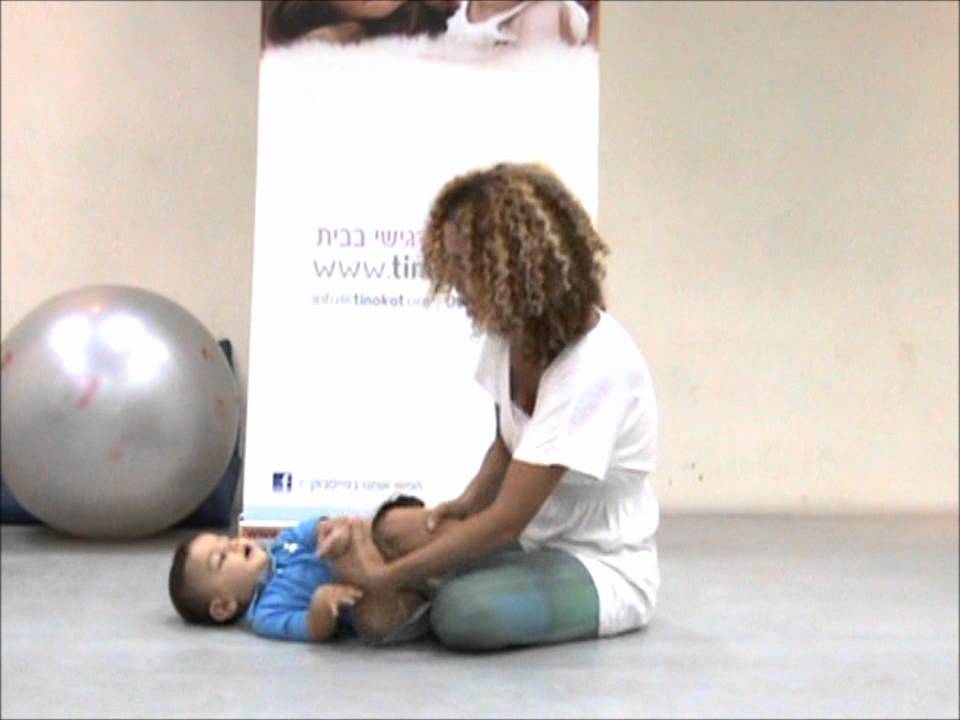 הבית להתפתחות תינוקות | לקראת ישיבה - מעבר דרך הצד.