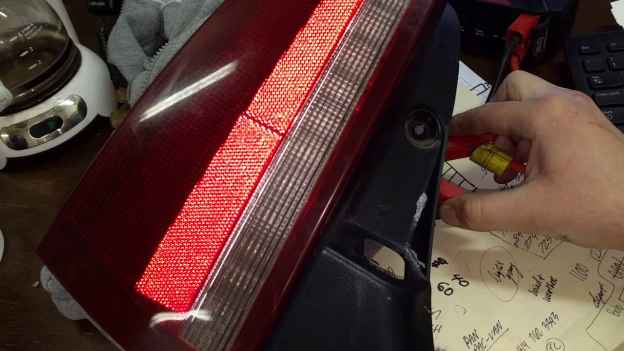 2006 Cadillac Xlr Driver Side Tail Light Benchtest For