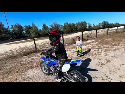 LANDEN RIDES HIS YAMAHA TTR-110 DIRTBIKE AT THE TRACK & FALLS HARD PART 1!!!🤣😂