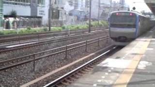 相鉄11000系通過後に東海道色E217系通過 西横浜にて