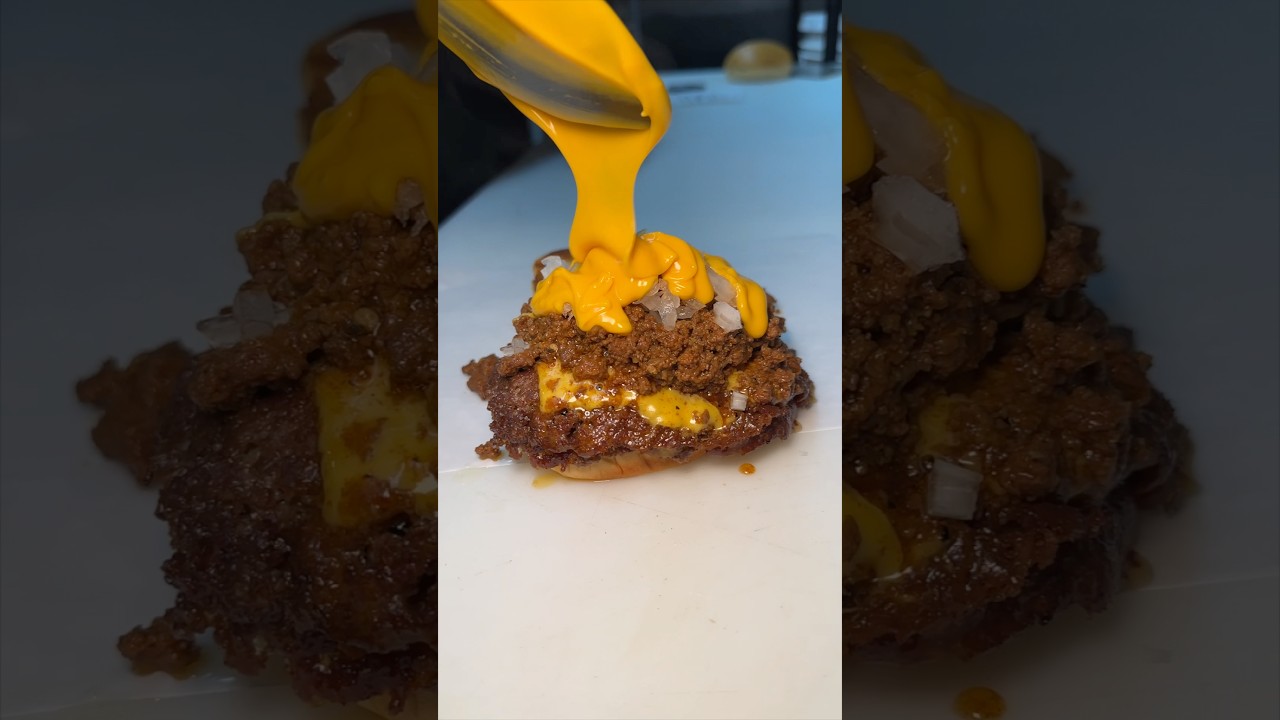 The CHILI CHEESE SMASH BURGER from SMASHED NYC is just perfect. 🧀🍔🔥🤤 #DEVOURPOWER #asmr