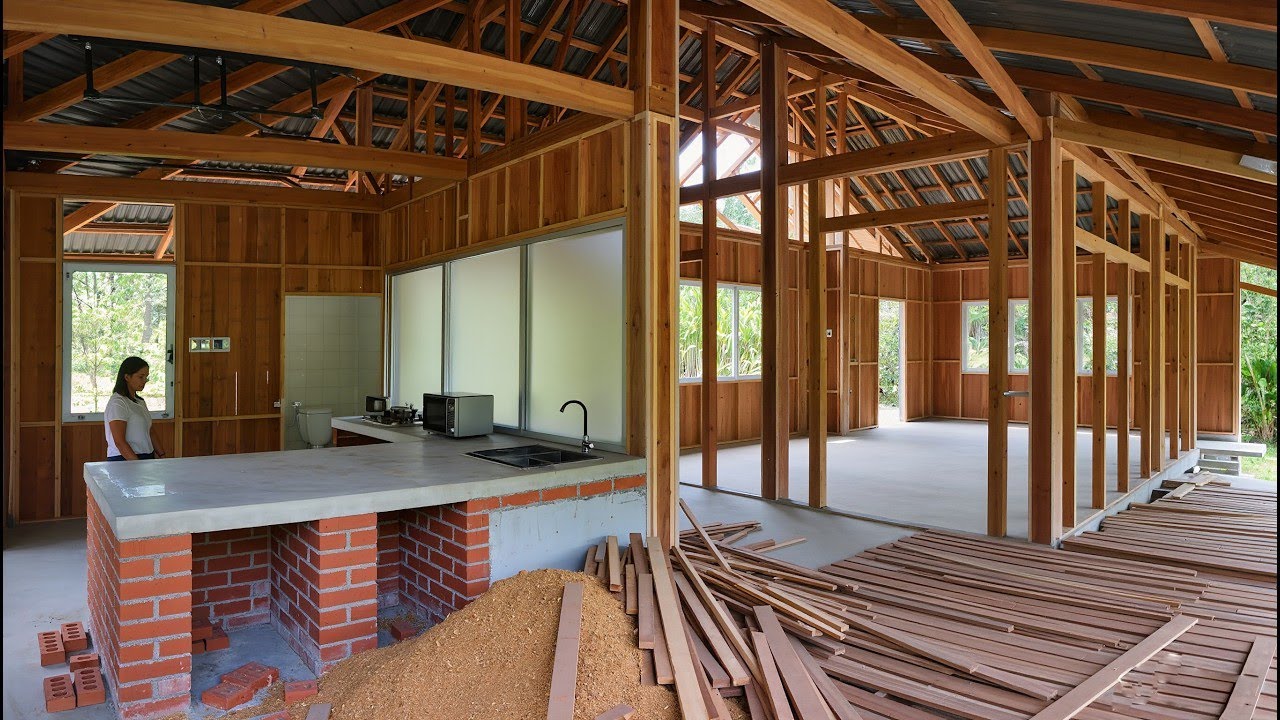 18-Year-Old Single Mom Builds a New Life Growing Food and Raising Fish With Her Family