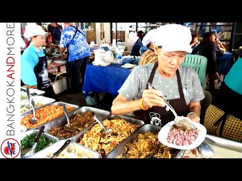 Sukhumvit Bangkok - Thai Food Stalls Around Phloen Chit BTS