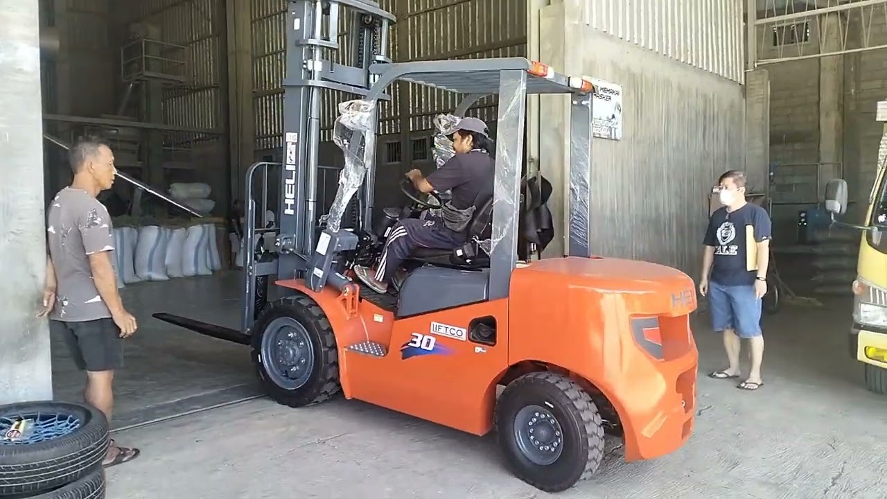 Training Pengoperasian Unit Forklift Diesel HELI 3 Ton Lifting 4 Meter Di Banyuwangi