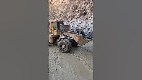 Caterpillar 966E Wheel Loader is Roaring with Full Power: Loading Huge Rocks On Trolley & Dump Truck