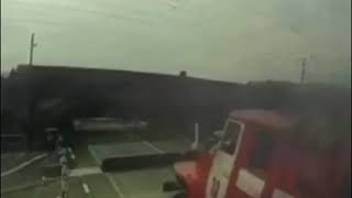 Смертельное ДТП, пожарная машина въехала в состав! A specialized car entered the train.