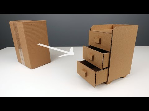 Video: Paano ako makakagawa ng do-it-yourself cardboard furniture para sa mga manika?
