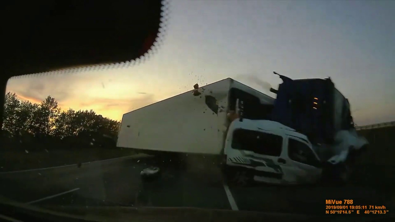 Видео с регистратора аварии