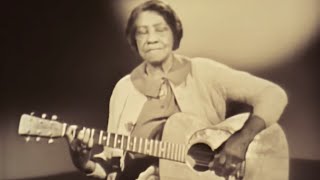 Vignette de la vidéo "Elizabeth Cotten - In the Sweet By and By"