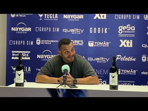 Rueda de prensa de Adrián Hernández antes del #LleidaYeclano de playoff a #PrimeraRFEF