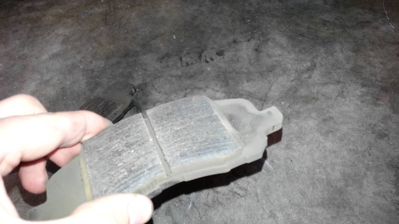 2013 Chrysler 200 Sedan Checking Front Disc Brake Pads Wear At 30,000